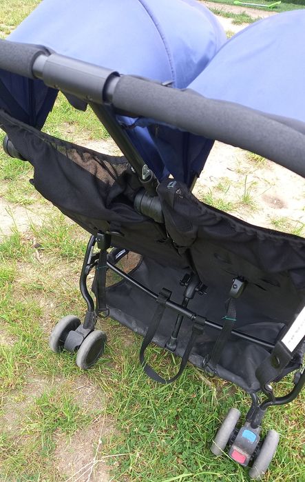 wózek rok po roku dla bliźniąt Mountain Buggy Nano Duo