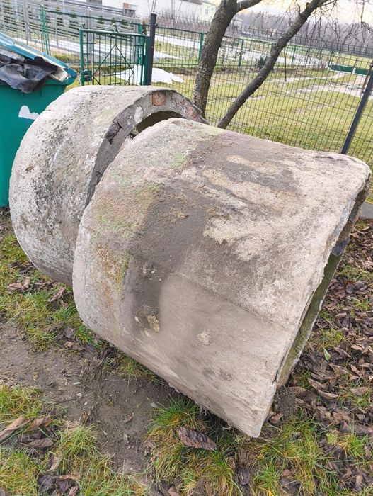 Krąg, kręgi betonowe, studnia.