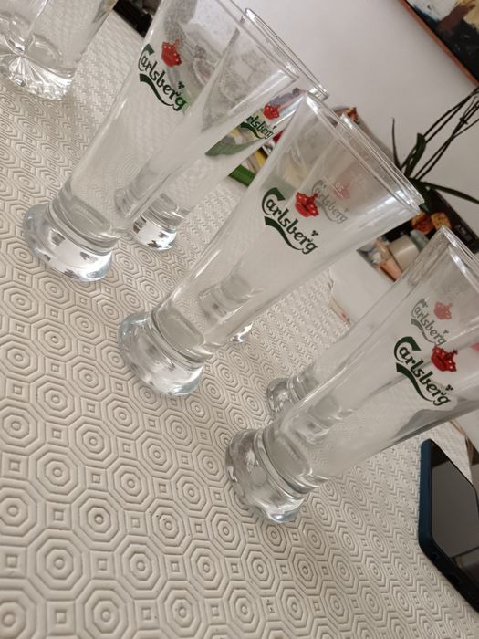 Jogo de copos de cerveja e taças