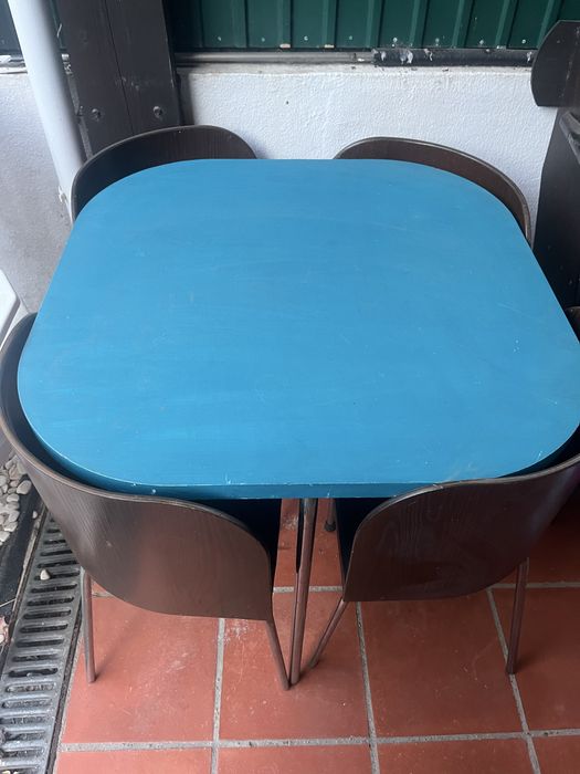 Mesa de jardim com 4 cadeiras