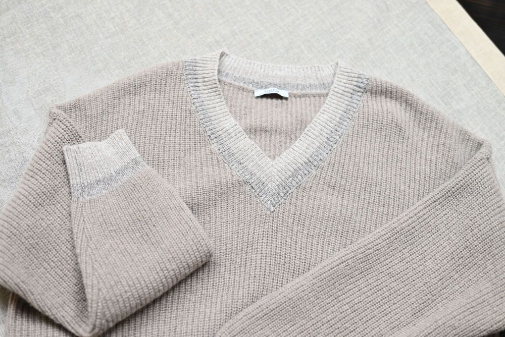 Светр жіночий бежевий Peserico майже новий р.46 (М)