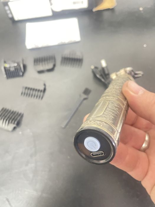 Máquina de cabelo e barba