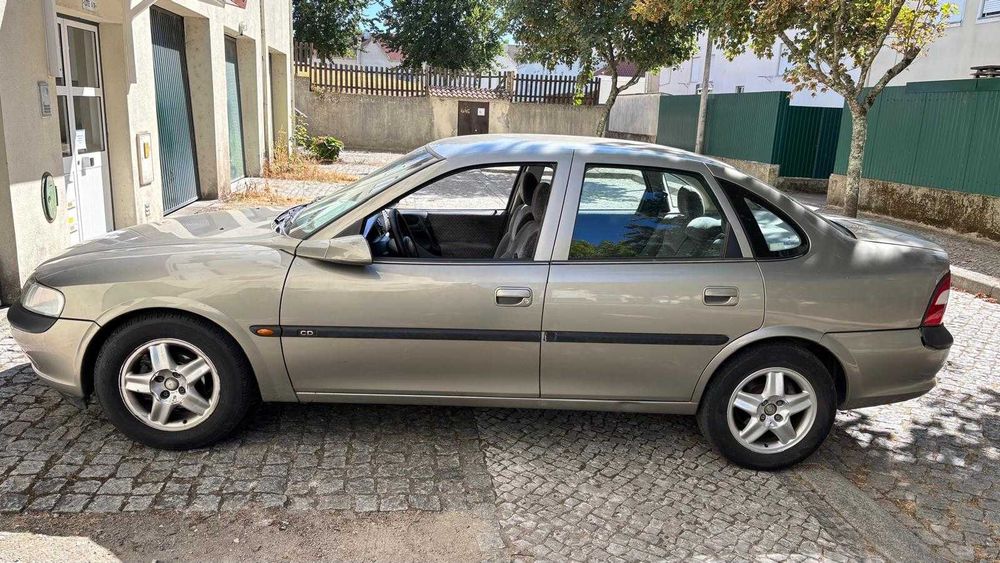 Opel Vectra — fotografia 3