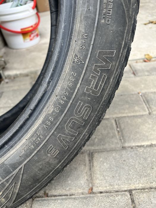 Зимова шина nokian 235/50/19