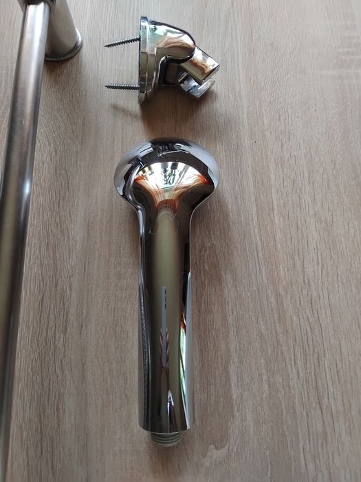 Komplet prysznicowy.Nowy wąż.Bateria ścienna.Kolor srebrny.