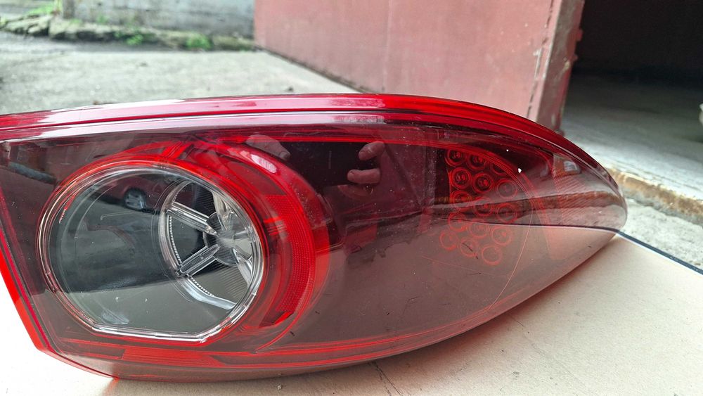 Фонарь Mazda 3 левый наружный