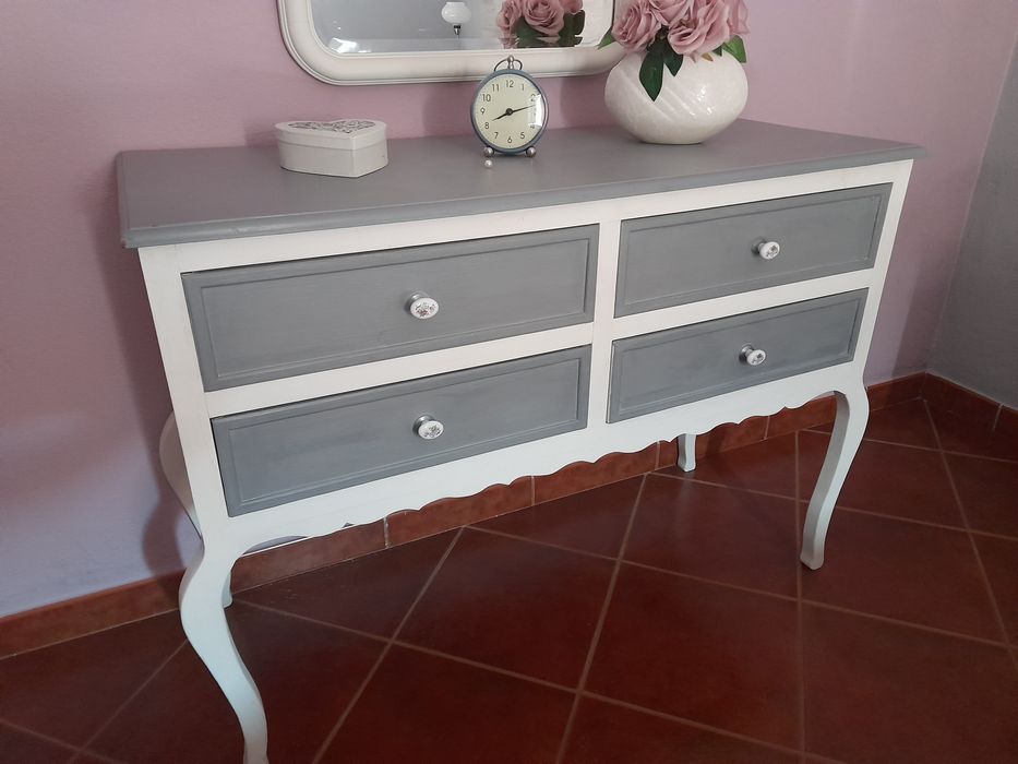 Mesas de cabeceira e cómoda