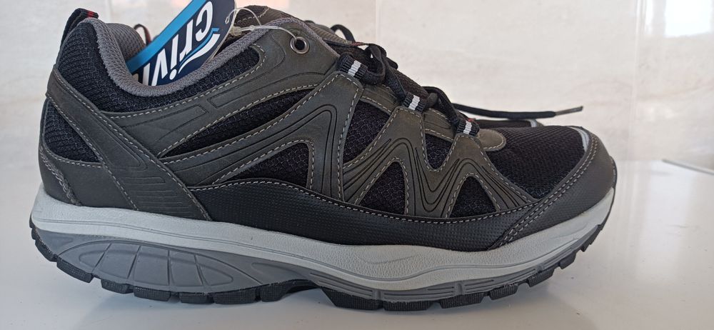 Tenis NOVOS. Calçado-Activo 43.