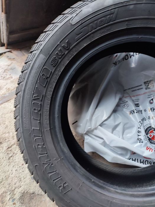 Зимова гума 225 65 17  комплект 4 шт