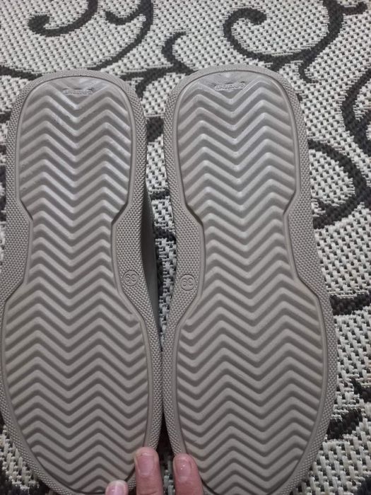 Шкіряні кросівки