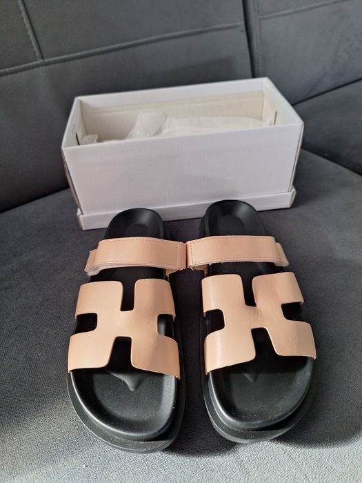 Klapki beż regulowane r.38