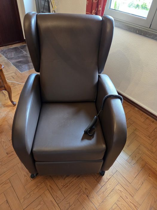 Poltrona Elétrica Reclinável