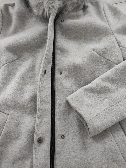Szary damski zimowy płaszcz Carry M