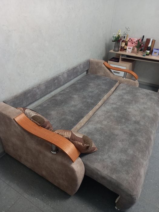 Диван перетягнутий