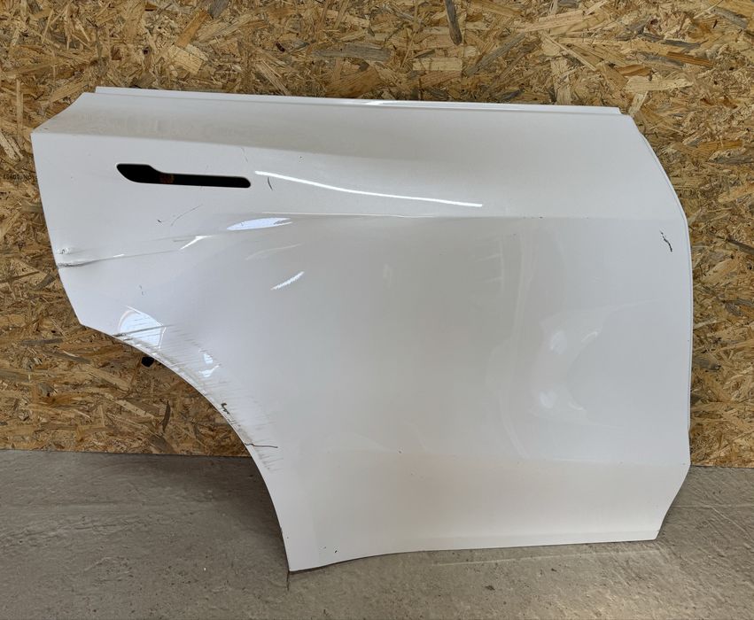 Tesla Model Y двері праві