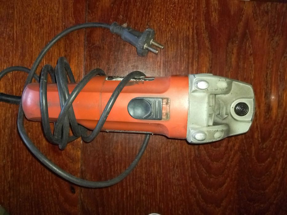 Болгарка black decker