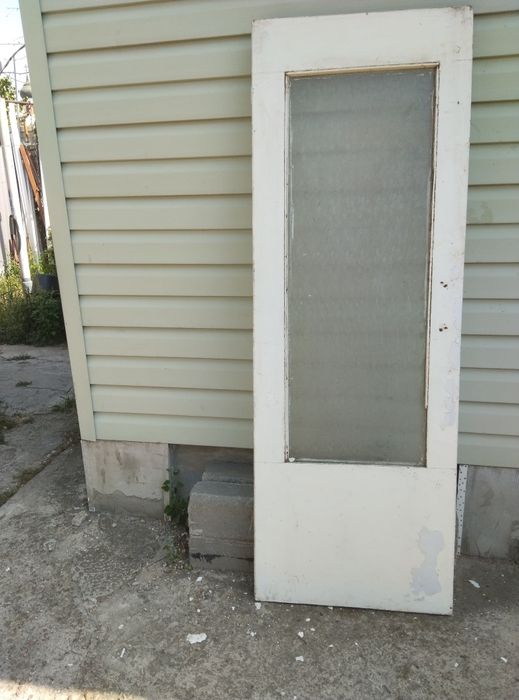 Двери деревяные .