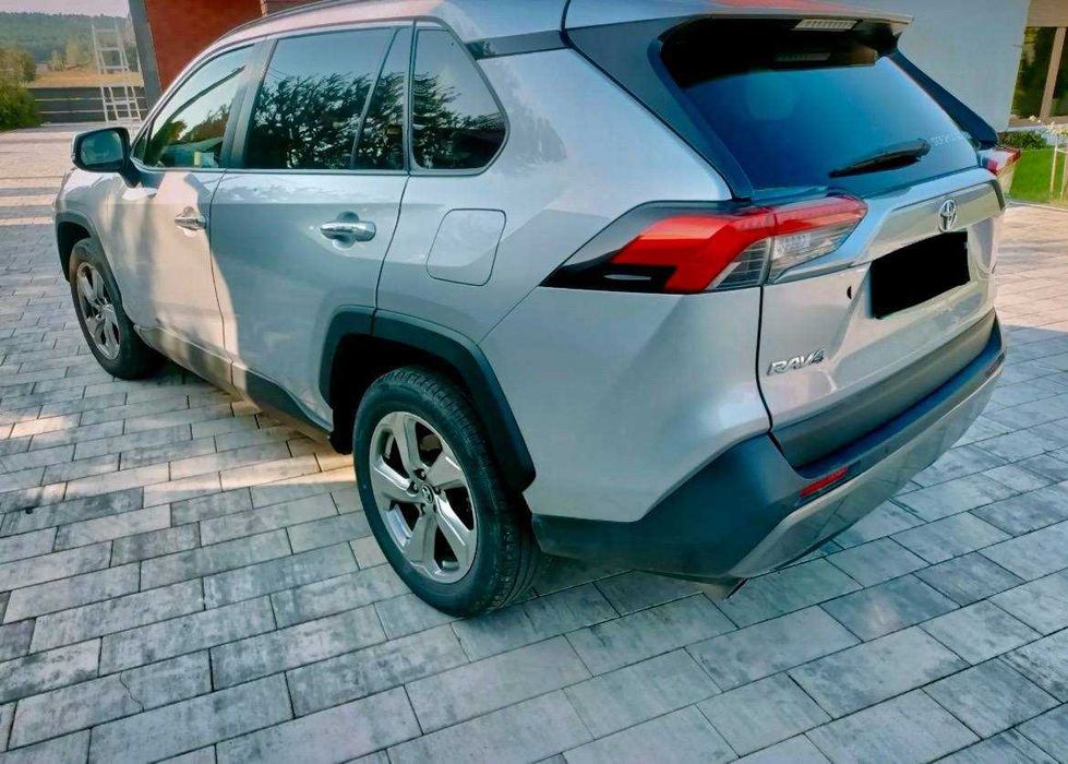 Продам Toyota Rav4 2021