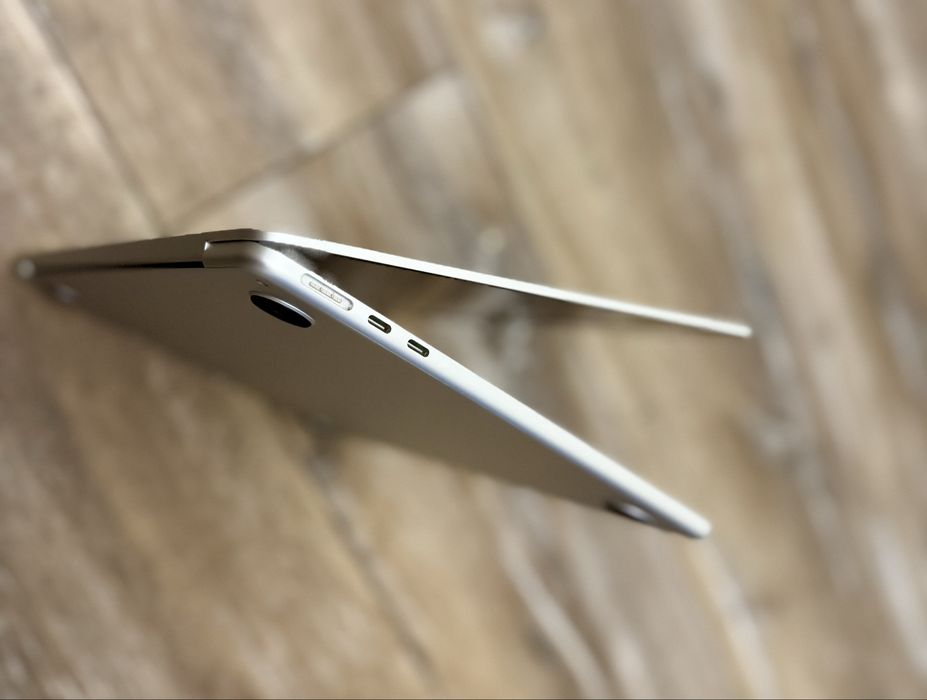 MacBook Air M2 8gb ssd256 - 2022 рік