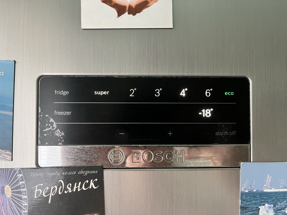 Холодильник Bosch KGN39