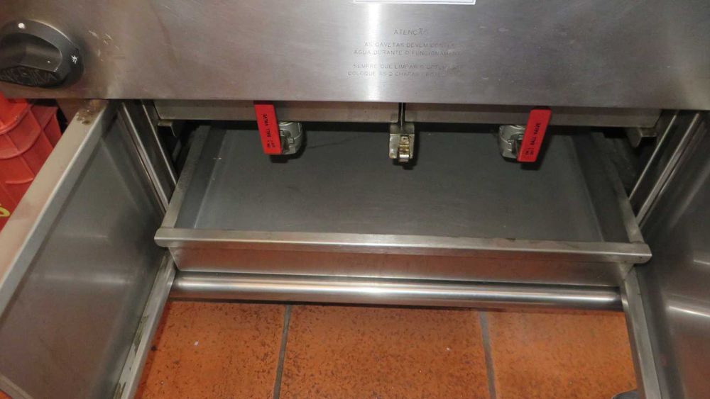 Grelhador Industrial GRESILVA GHPI R2/800 Multifuncional (205kg) – Como Novo