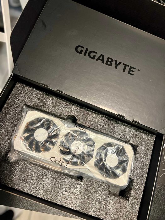 SUPER STAN - Gigabyte GeForce RTX 2080 SUPER gaming oc white 8gb gddr6