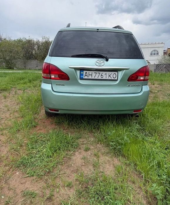 Toyota avensis verso. Мінівен тоета авенсіс версо