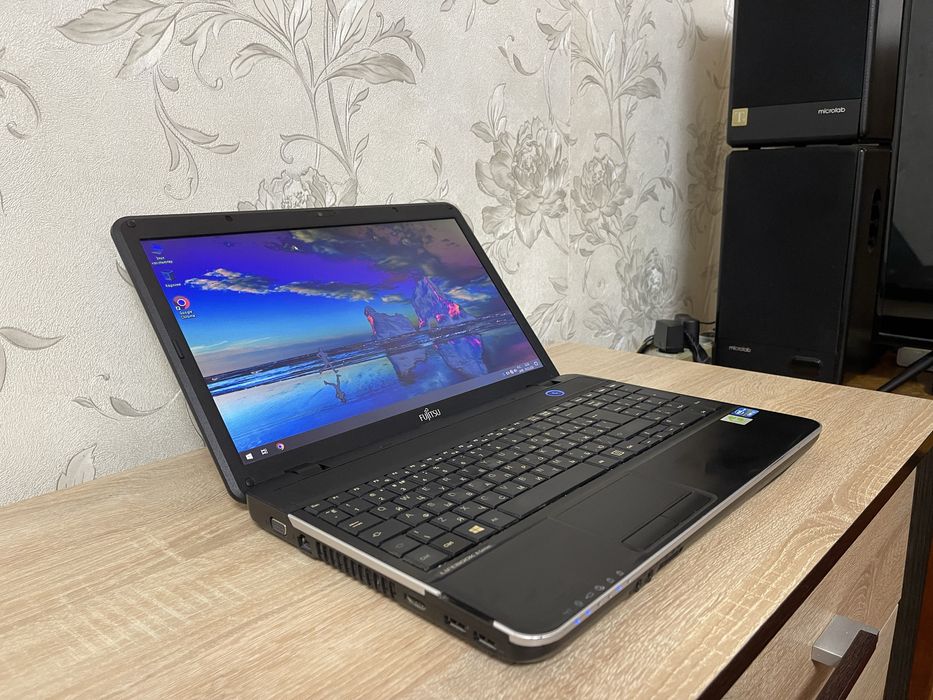 Надійний ноутбук Fujitsu Lifebook | i3 | 8GB RAM | Батарея 3-4 год