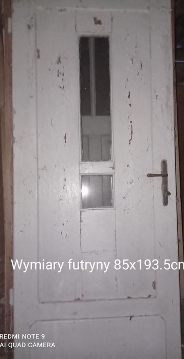 Stare drzwi z litego drewna