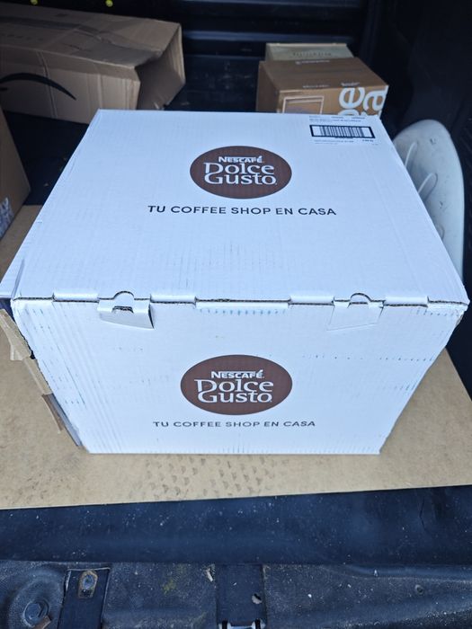 Máquina café Delongui Dolce Gusto + café