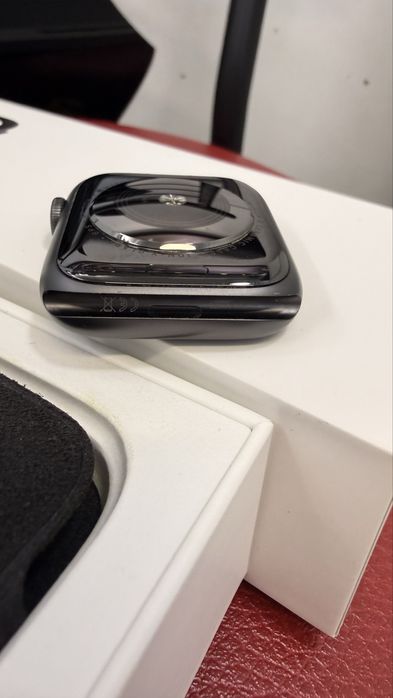 Смарт годинник Apple Watch series 4 44mm