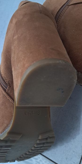 Botki kozaczki krótkie zamsz miodowe Bershka 41