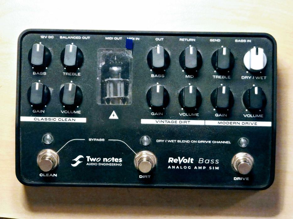 Two Notes ReVolt Bass - przedwzmacniacz basowy preamp analog lampa