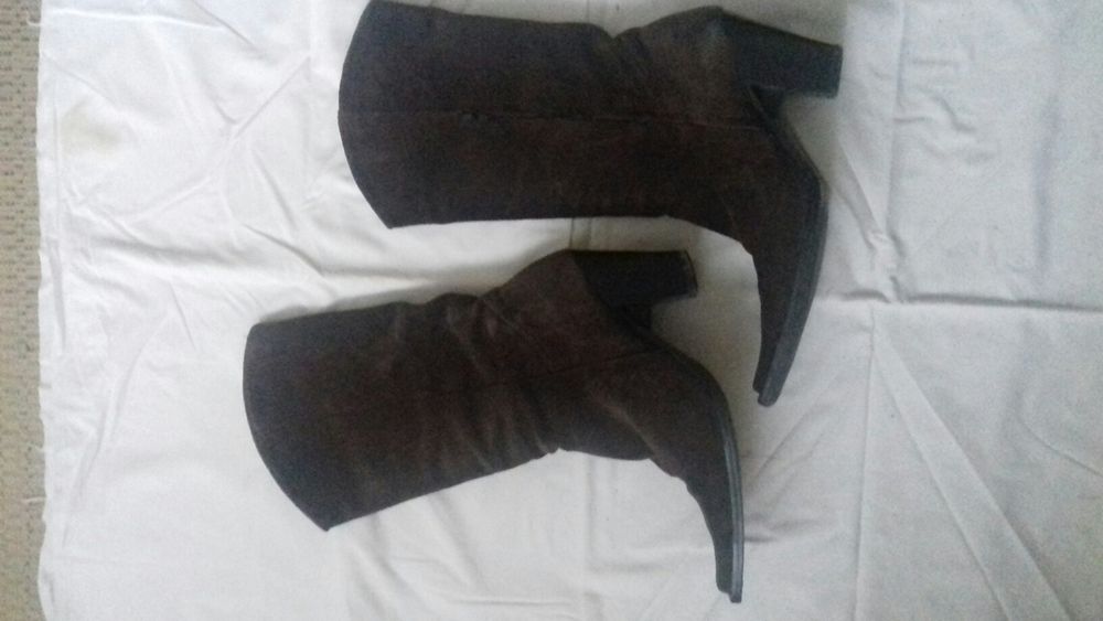 Botas Texanas com salto alto Staza .......
