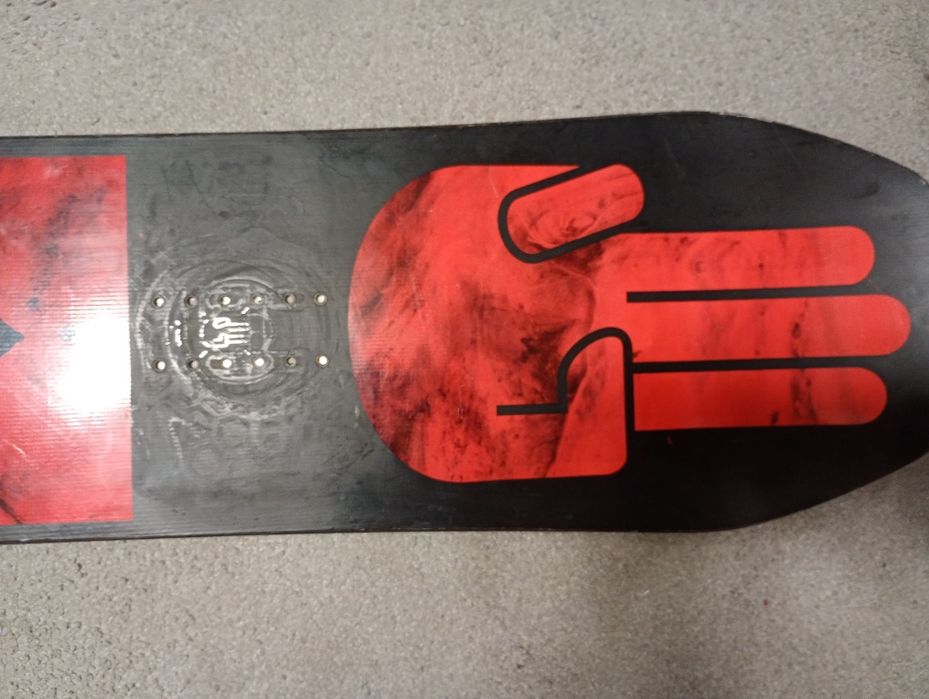 Deska snowboardowa firmy bataleon