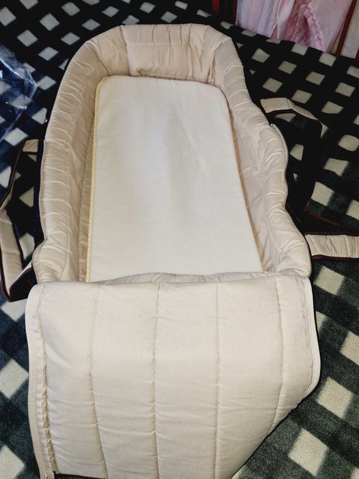 Alcofa bebé castanha