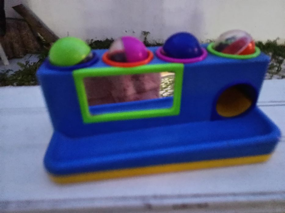 Brinquedo bebé com bolas