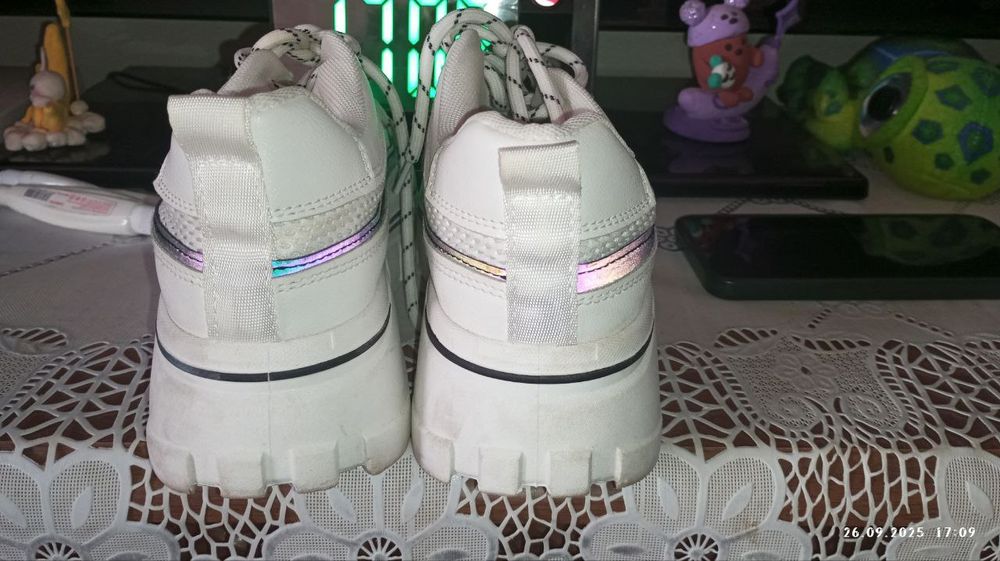 Красовки для девочки зимние в идеальном состоянии на утеплителе