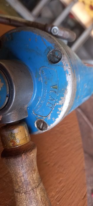 Продам чешскую ручную  дрель.