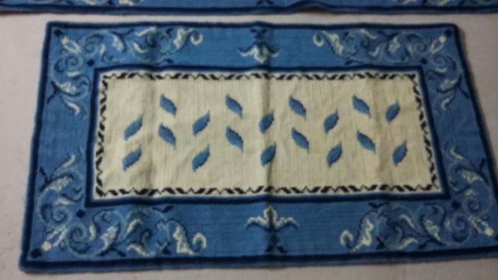 Arraiolos. Conjunto de tapetes de quarto novos , feitos á mão!