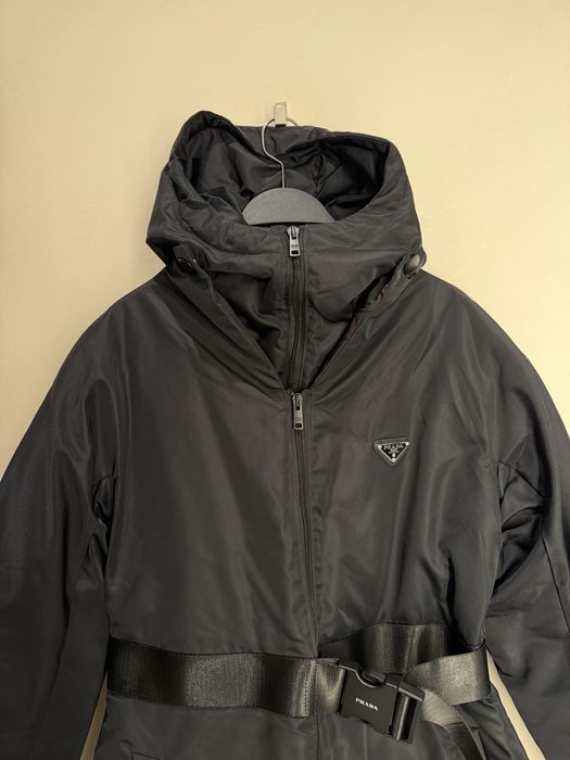 Prada пуховик Re-Nylon з поясом чорний оригінал (36,38,40)