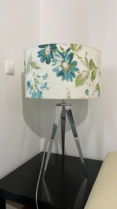 Candeeiro de sala ou hall, moderno, como novo.