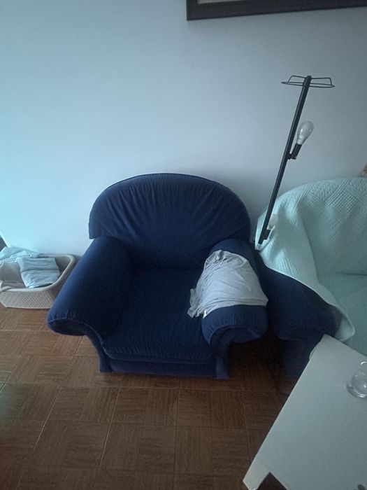 3 cadeirões de sala na cor azul