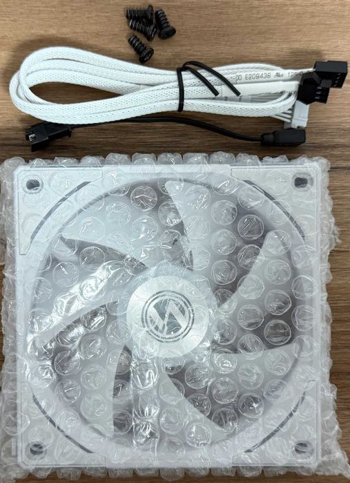 7x Lian Li AL120 V2 RGB + Controlador UNI Hub