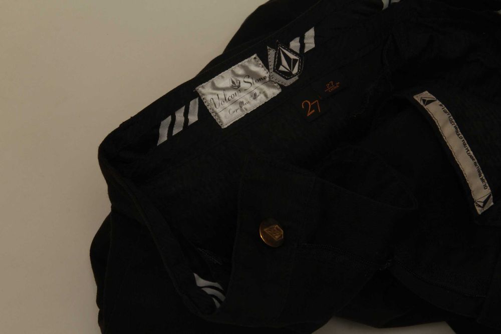 Volcom рр 27 шорты из износоустойчивого сукна