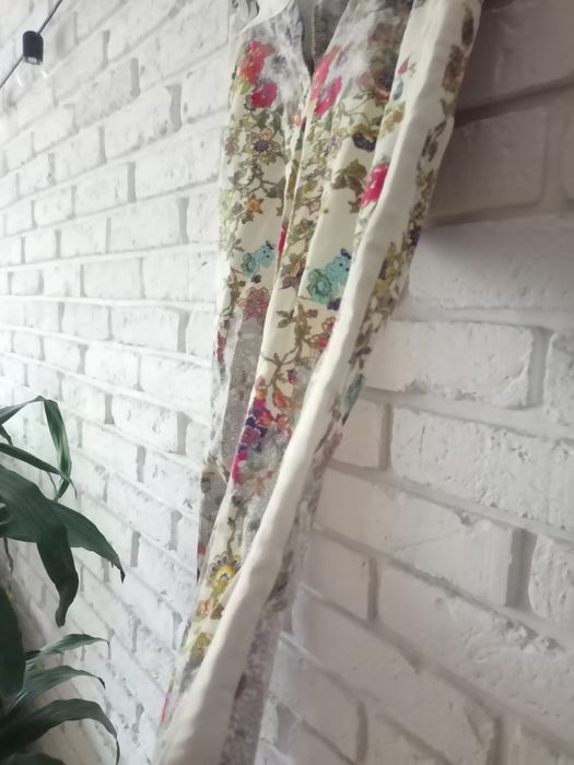 Spodnie w kwiaty pull & bear