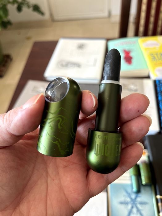 r.e.m. beauty Wicked Elphaba Makeup Set