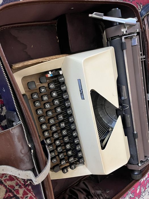 Maszyna do pisania Predom Łucznik 1313 PRL w walizce  24