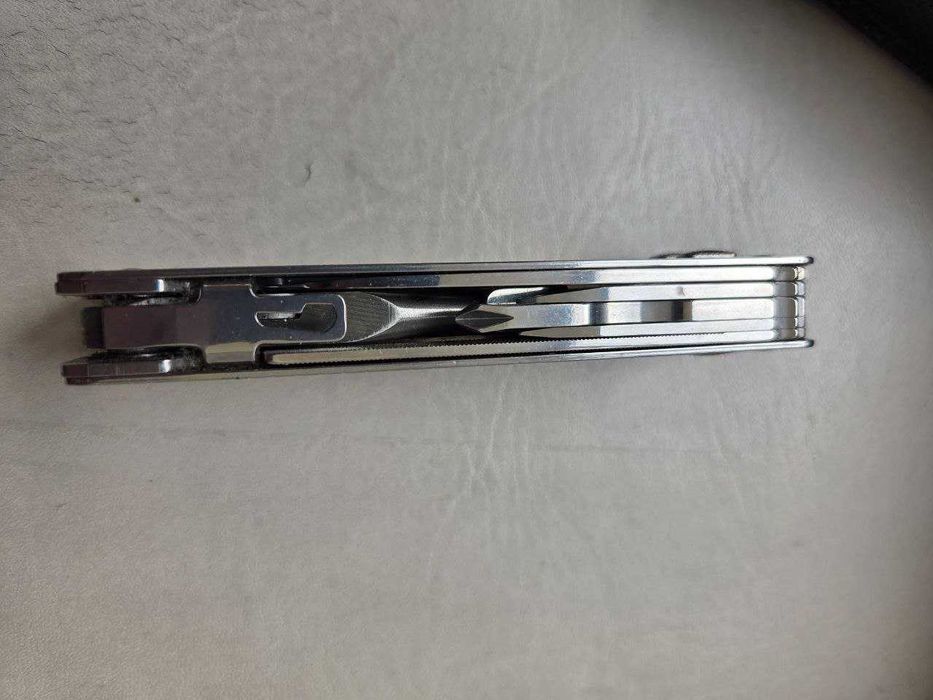 Victorinox SwissTool Plus – multitool, stan idealny, jak nowy