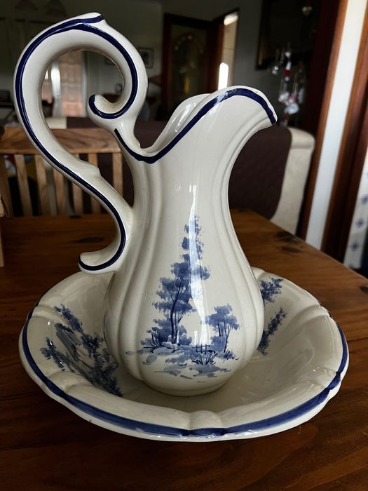 Bacia e jarro em faiança